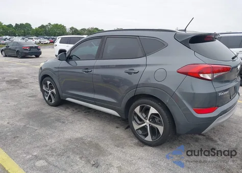 2017 Hyundai Tucson Value z USA, uszkodzony, nr VIN KM8J33A21HU560817